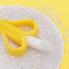 Jucărie dentiţie și periuță 2 în 1 banană