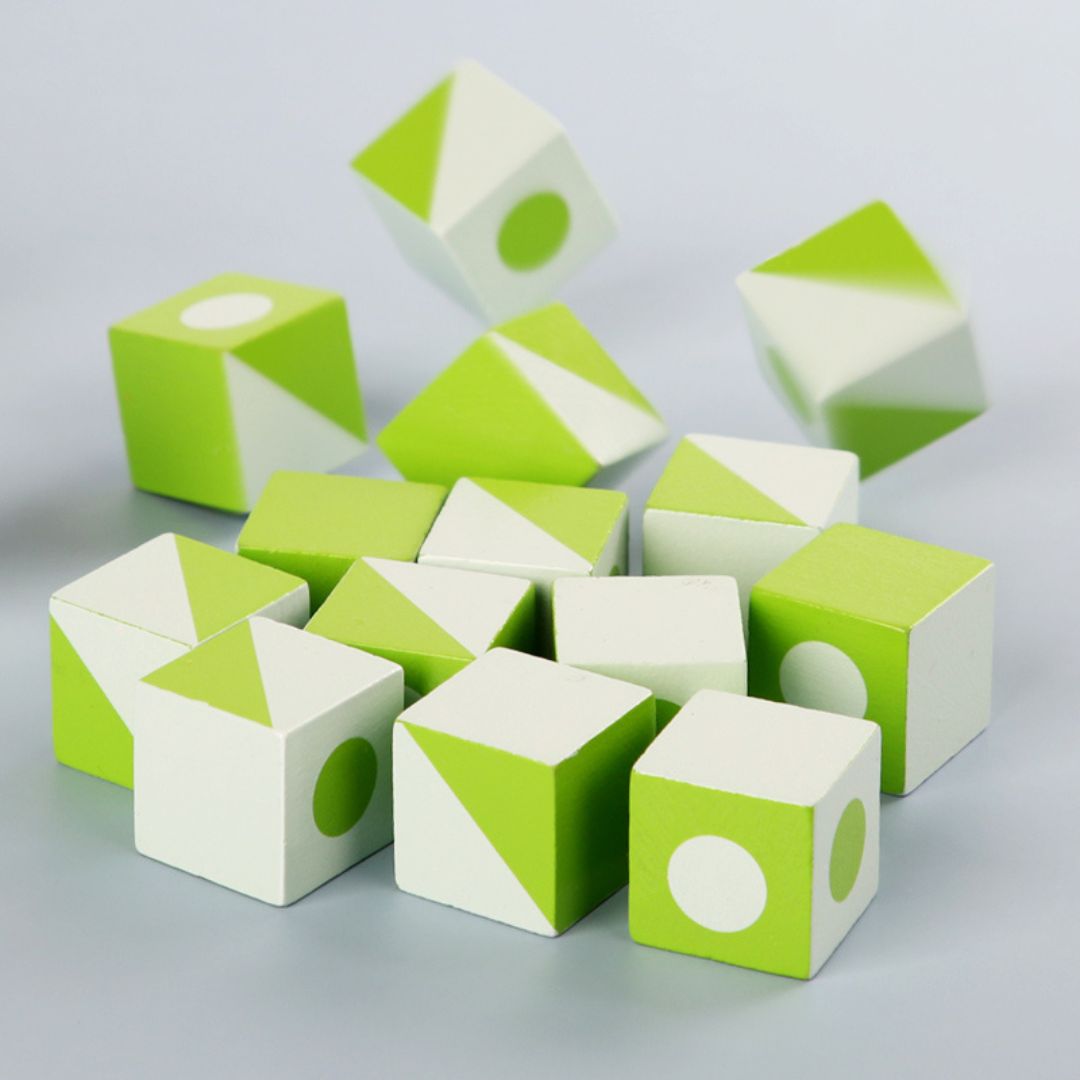 Puzzle geometric 3D cu carduri și cuburi